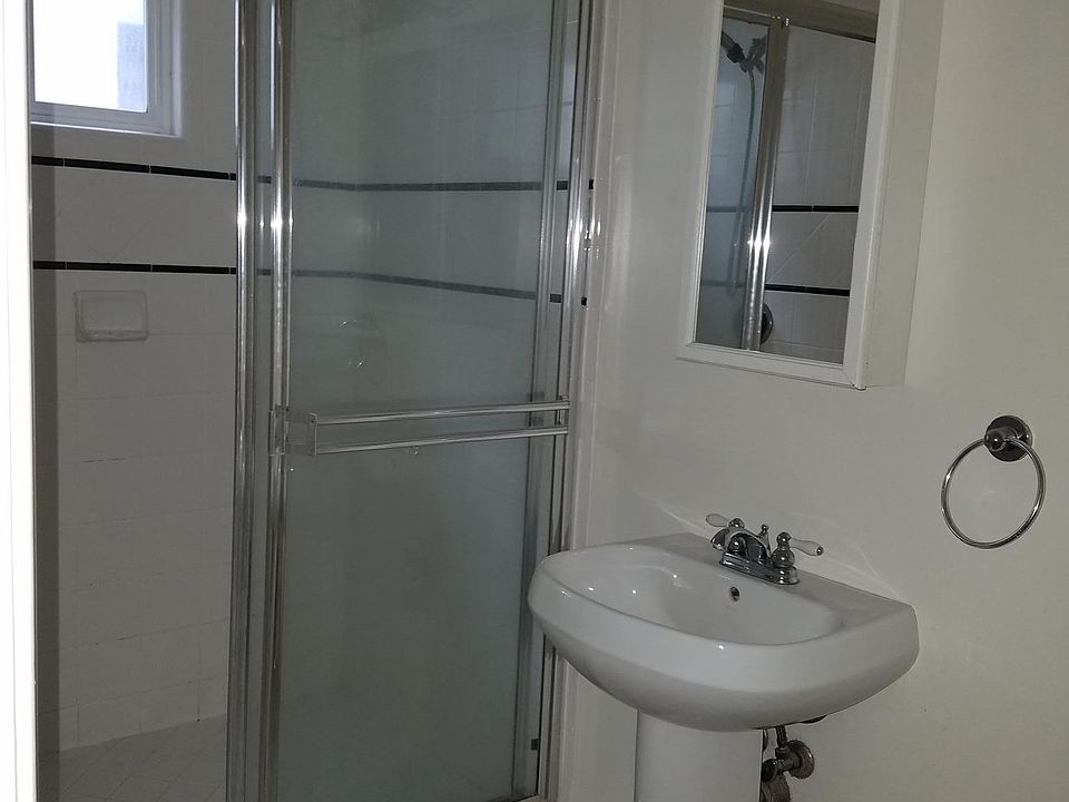 MASTER BEDROOM BATHROOM