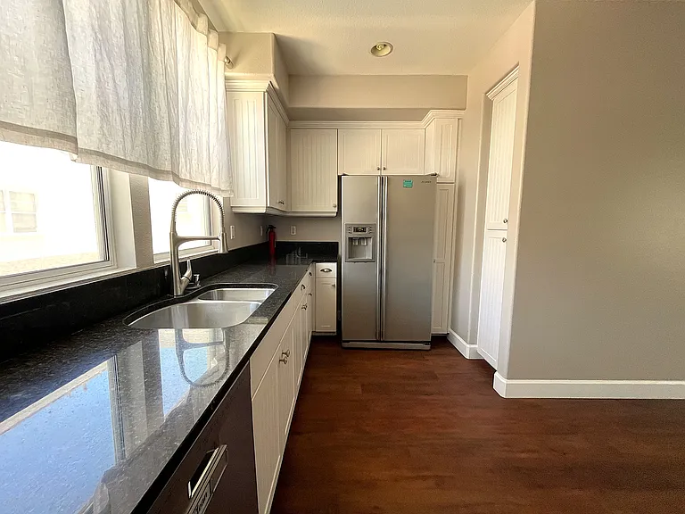 820 Harbor Cliff Way #260 — Photo 29