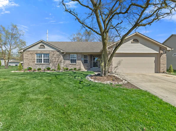 927 Saint Charles Pl, Greenwood, IN 46143