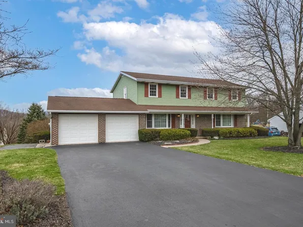 3 Estates Dr, Reading, PA 19606