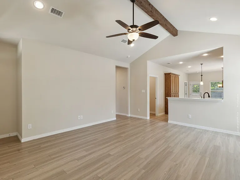 731 W Bond St — Photo 6