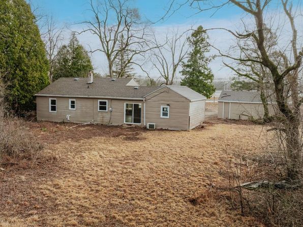 9915 North Port Washington LANE, Mequon, WI 53092