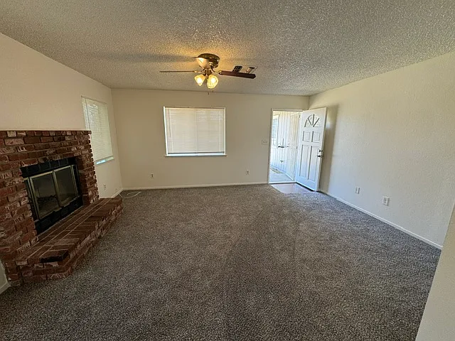 3 bed, 1027 sqft, $1,990 — Photo 3
