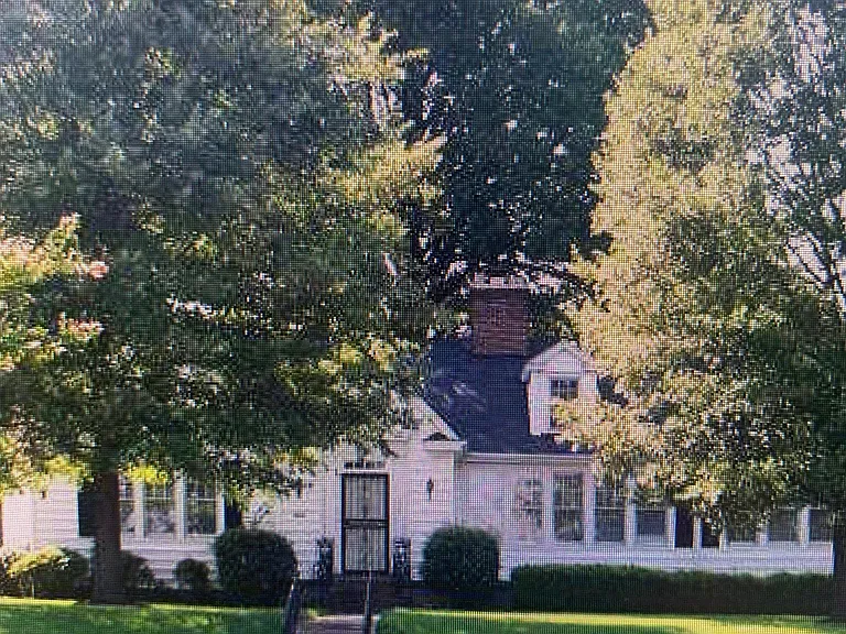705 University St — Photo 1