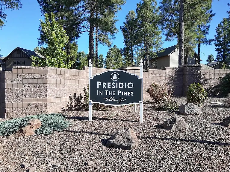 2556 W Clement Cir — Photo 32