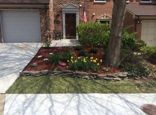 5887 Woodfield Estates Dr, Alexandria, VA 22310