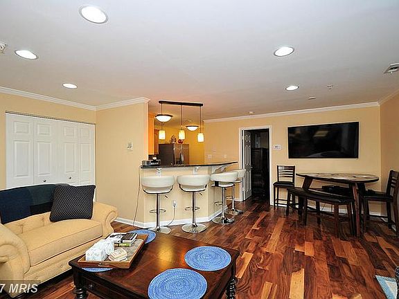 5th image of 300 Blue Water Ct Unit 201