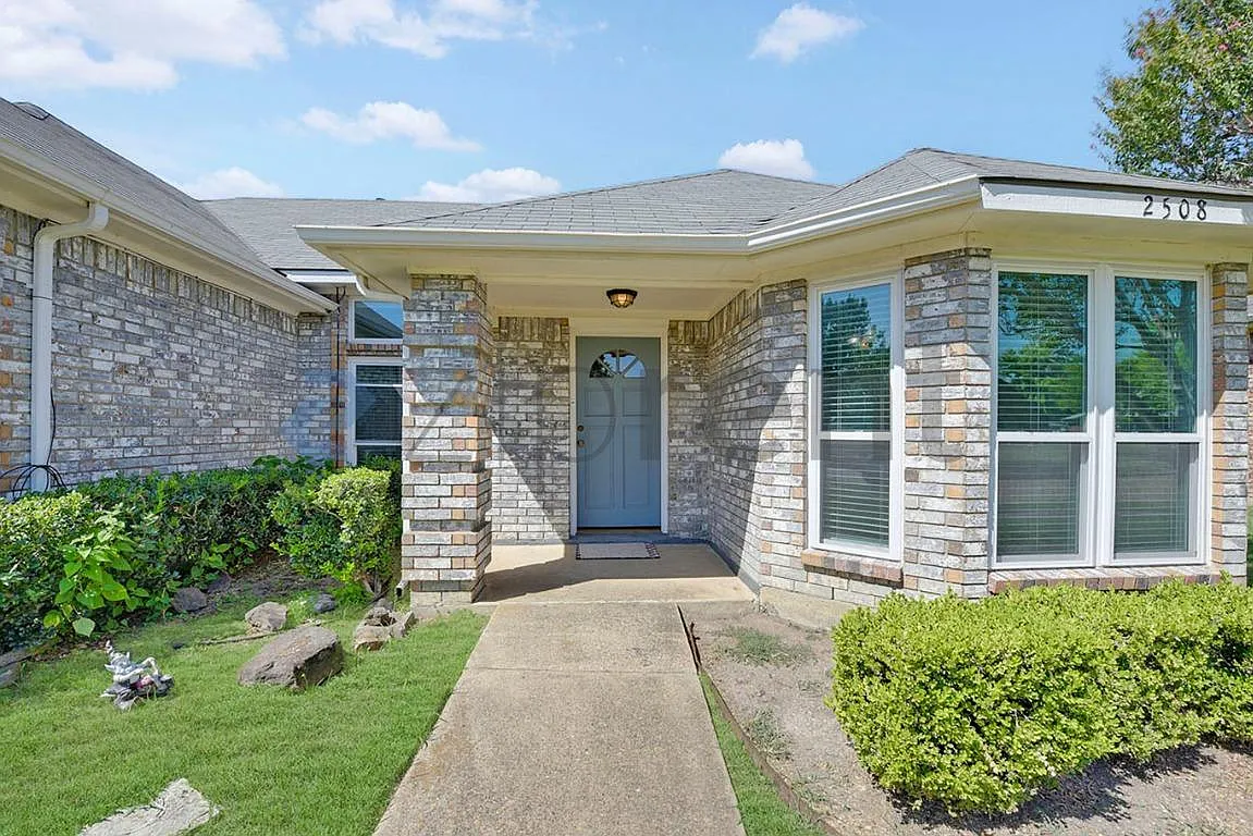 3 bed, 1771 sqft, $2,225 — Photo 3