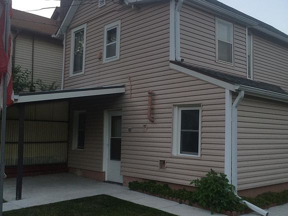 4th image of 2761 Dupont St