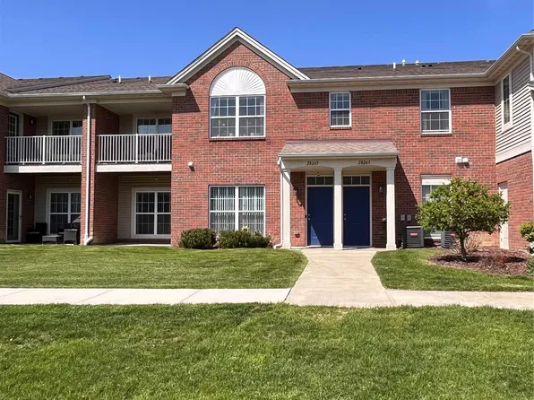 28263 S Pointe Ln #284, New Baltimore, MI 48051