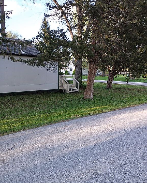7th image of 23618 Tyler St