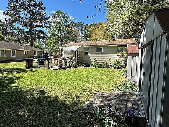 4th image of 205 Williamsburg Dr