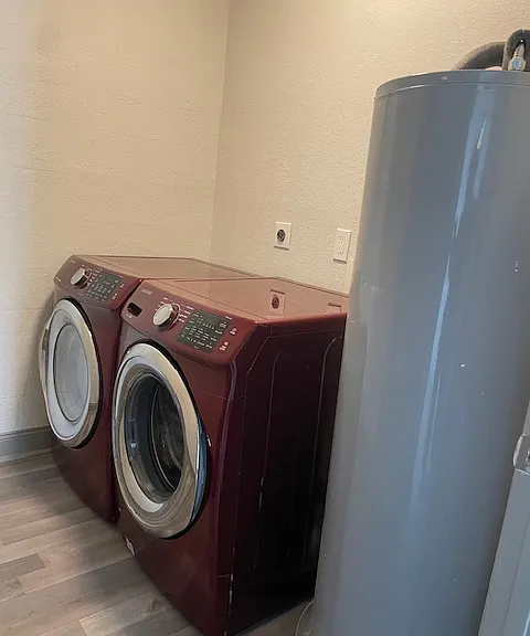 1100 Lowry Ave #33 — Photo 9