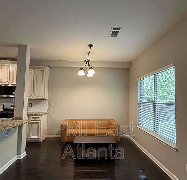 422 Live Oak Pass — Photo 8