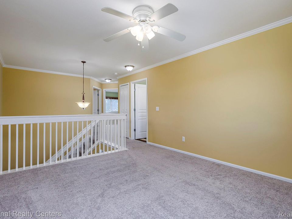8190 Springdale Dr, photo 22