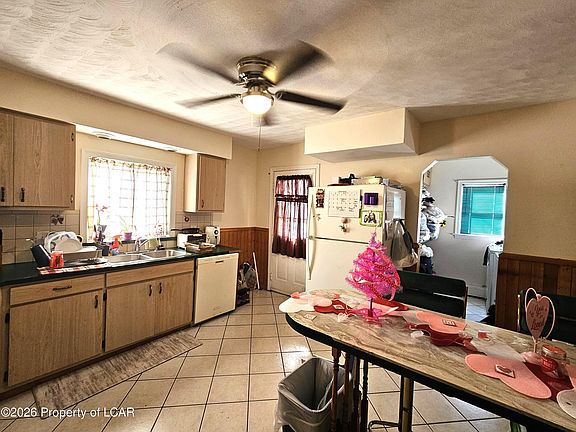 3rd image of 13 Rutter St