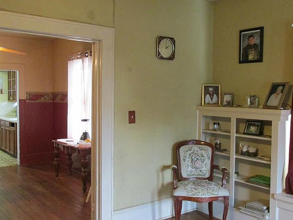 4th image of 303 E Warren Ave