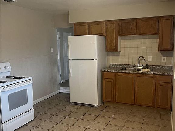 4th image of 9831 Lorna Ln