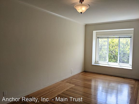 5th image of 1046 Cole St
