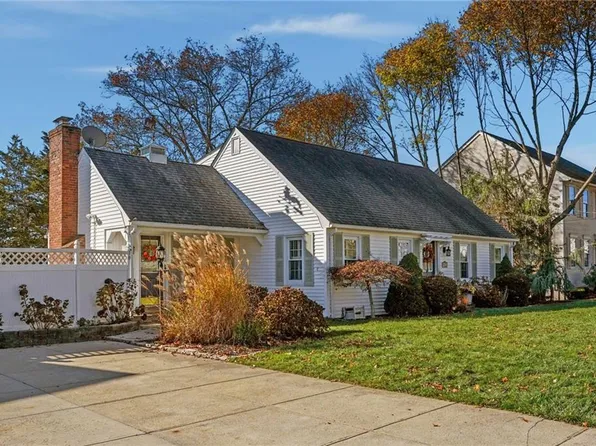 38 Angela Ave, Cranston, RI 02921