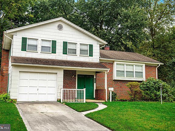 2nd image of 1905 Harewood Ct