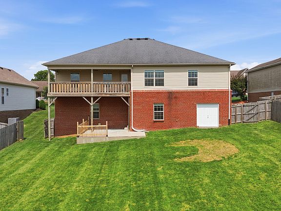 4th image of 513 Blue Spruce Dr