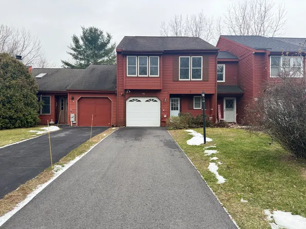 92 Westchester Dr, Clifton Park, NY 12065