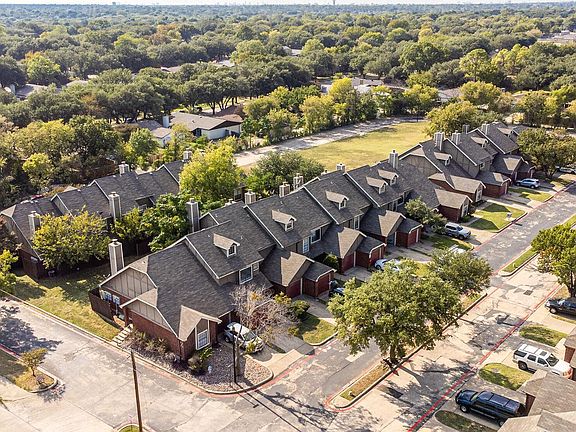 4th image of 3929 Dover Dr #3929D