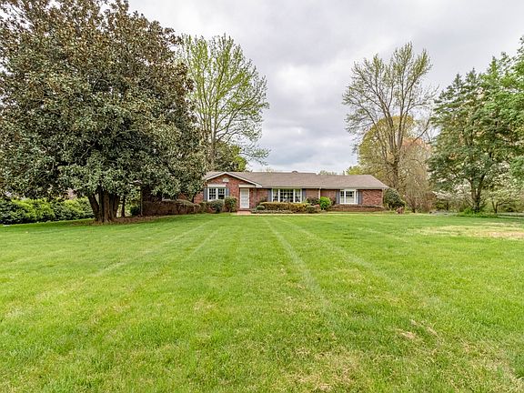 4th image of 2304 Dogwood Ln
