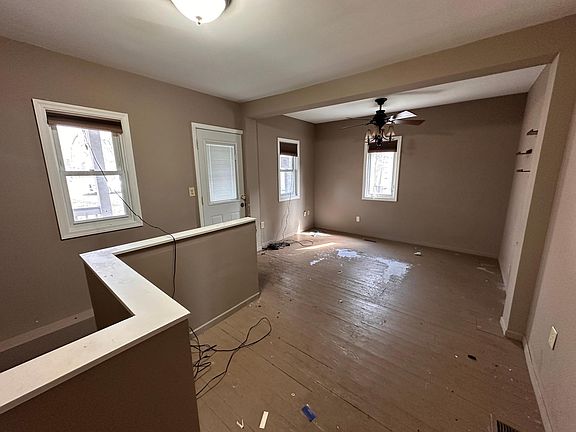 4th image of 2076 Flanders Rd