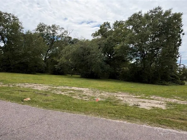 E Pine St, Ponchatoula, LA 70454