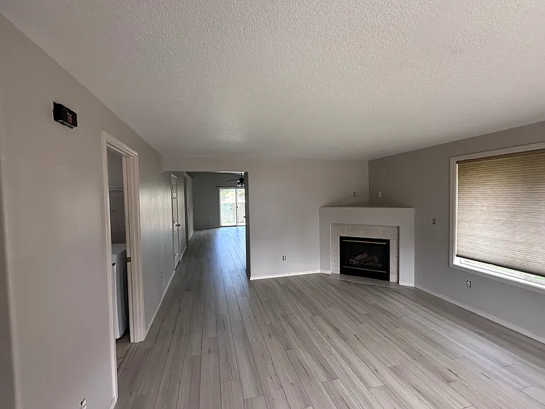 1409 SE 4th Ave — Photo 4