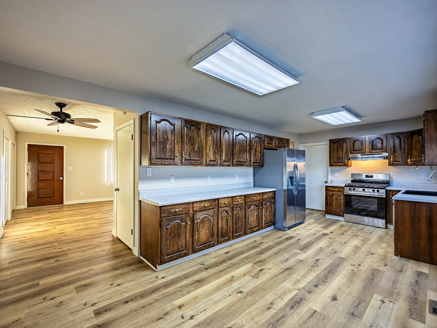 3 bed, 3000 sqft, $2,750 — Photo 3