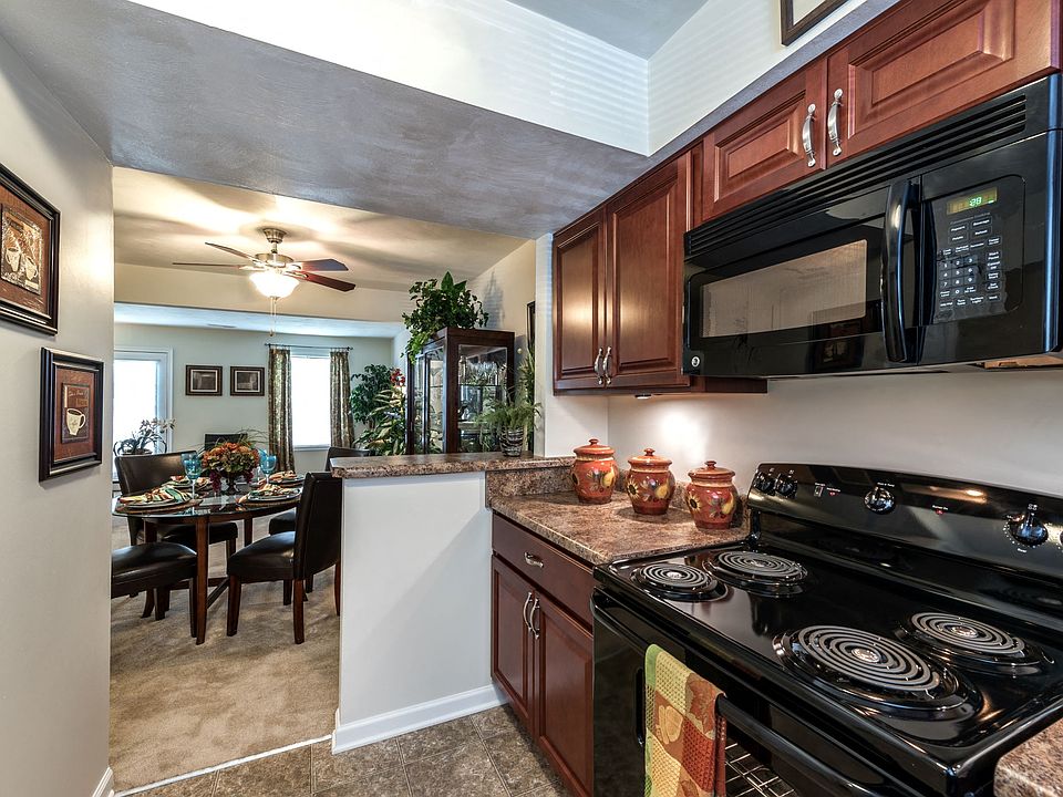 Lakefield Mews Apartments and Townhomes 4431 Lakefield Mews Dr