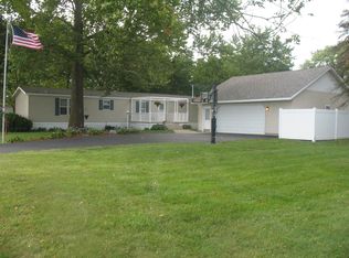 9531 Thorps Rd, Wapella, IL 61777