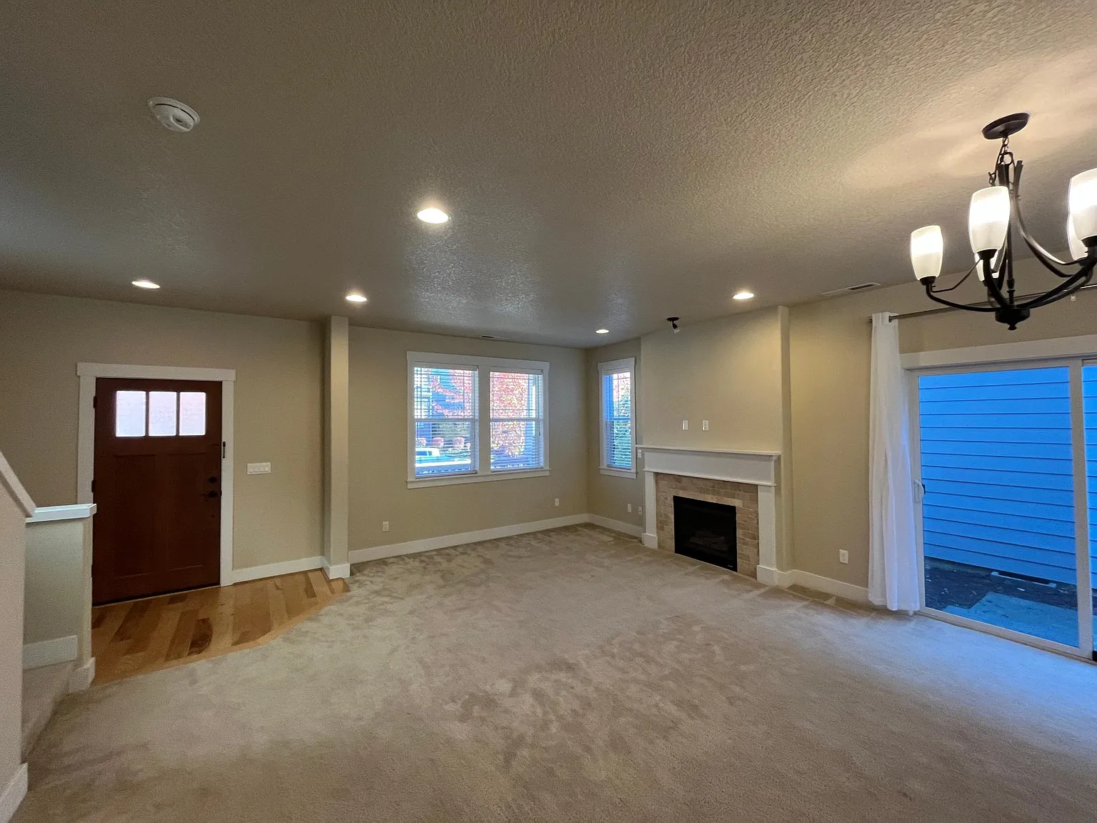 4 bed, 2.5 bath, 1713 sqft, $2,695 — Photo 2
