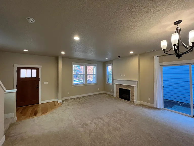 Great room w/ fireplace