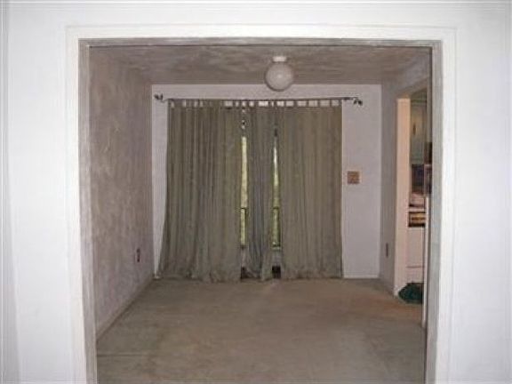 5th image of 276 Marshall Ave E