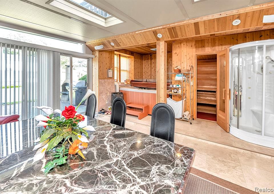 5584 Pembury Ln, West Bloomfield, MI 48322 Zillow