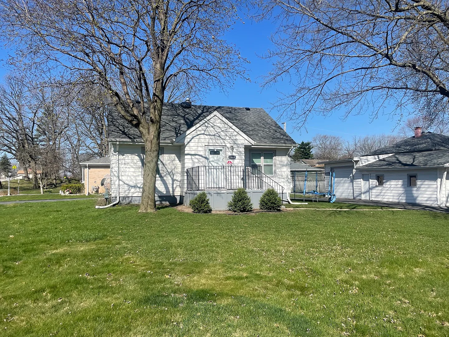 4 bed, 1482 sqft, $2,500 — Photo 1