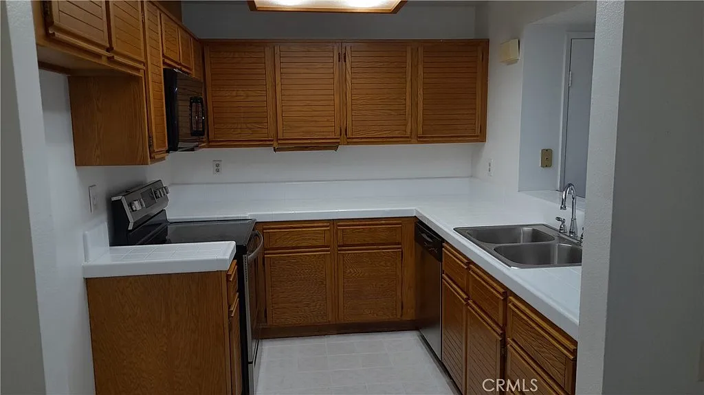 2 bed, 980 sqft, $3,350 — Photo 4