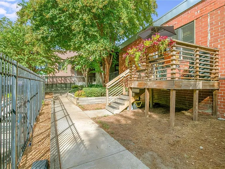 174 Chester Ave SE #102 — Photo 38