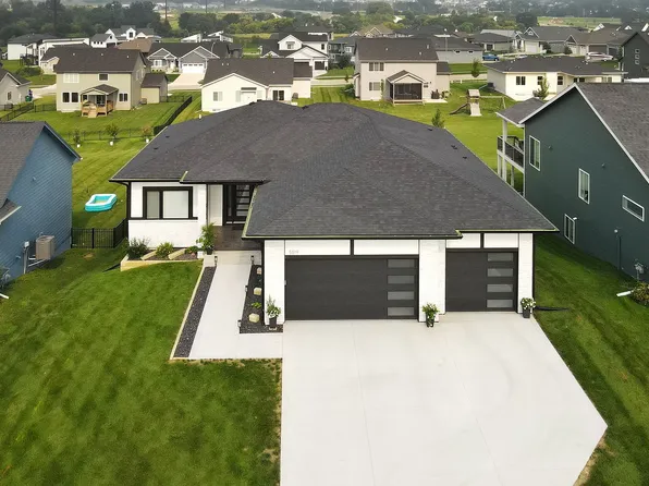 5519 164th St, Urbandale, IA 50323