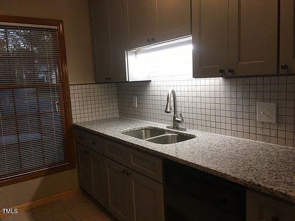 4th image of 36 Georgetown Ct