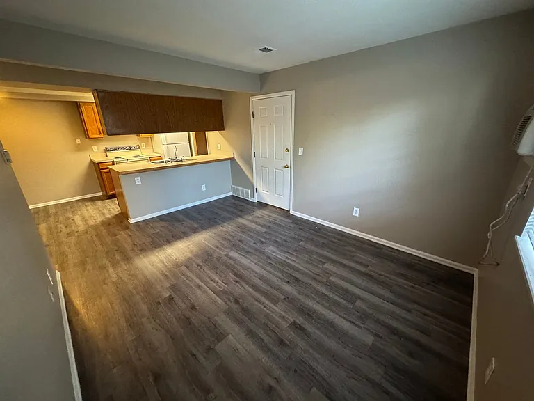 551 W Prentice Ave — Photo 12