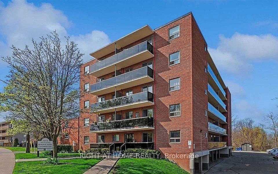 2373 King St E #26