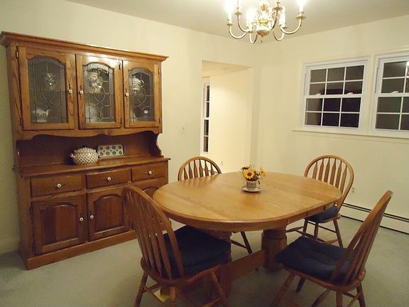 4th image of 12 London Ct