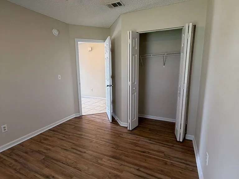 101 Talbot Ct — Photo 9