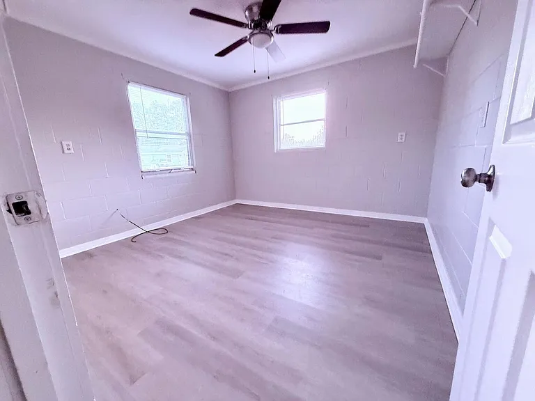 2305 SW 2nd St — Photo 6