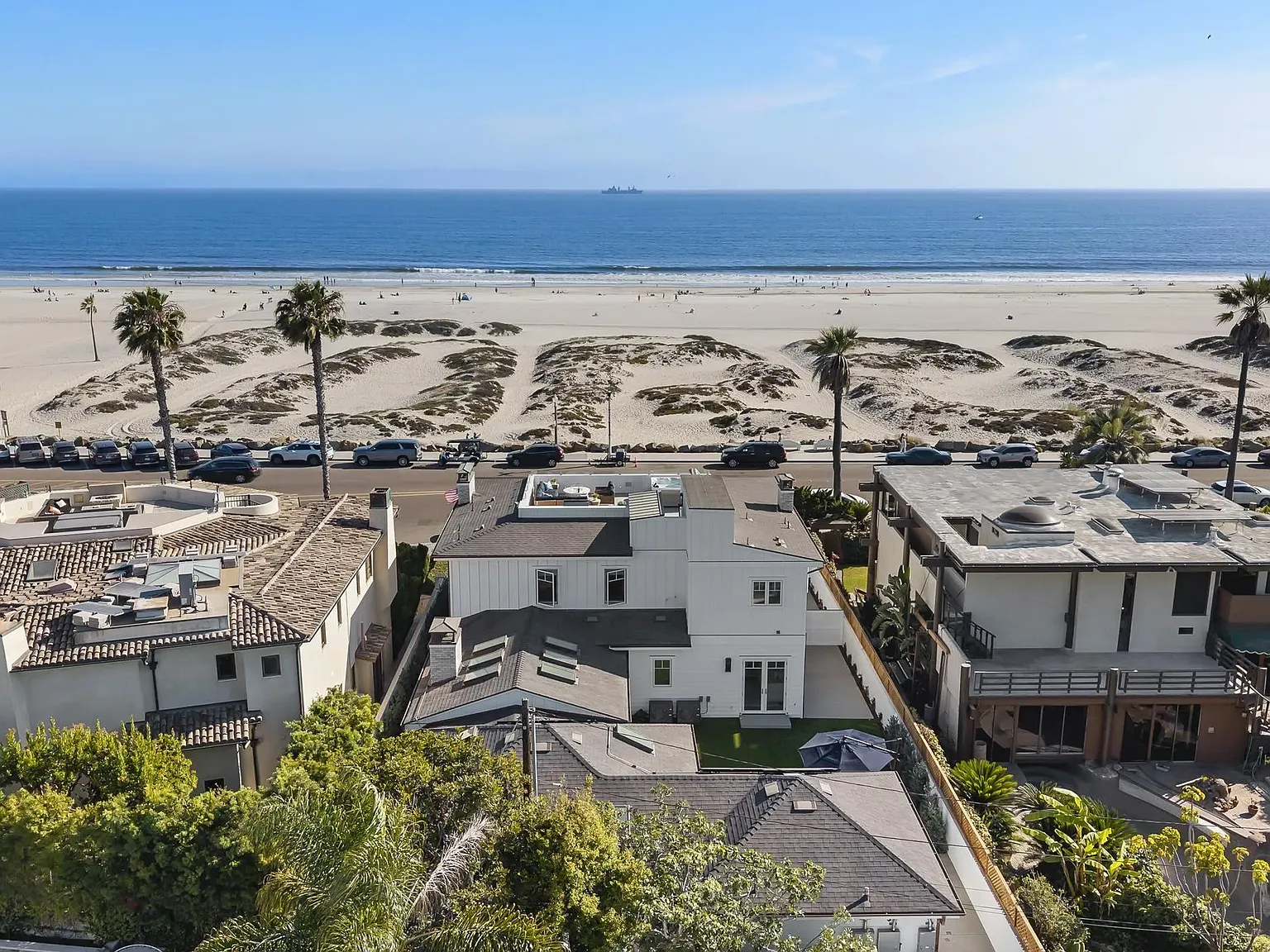 6 bed, 6.0 bath, 4100 sqft, $90,000 — Photo 2